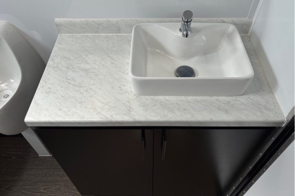 10 luxury restroom