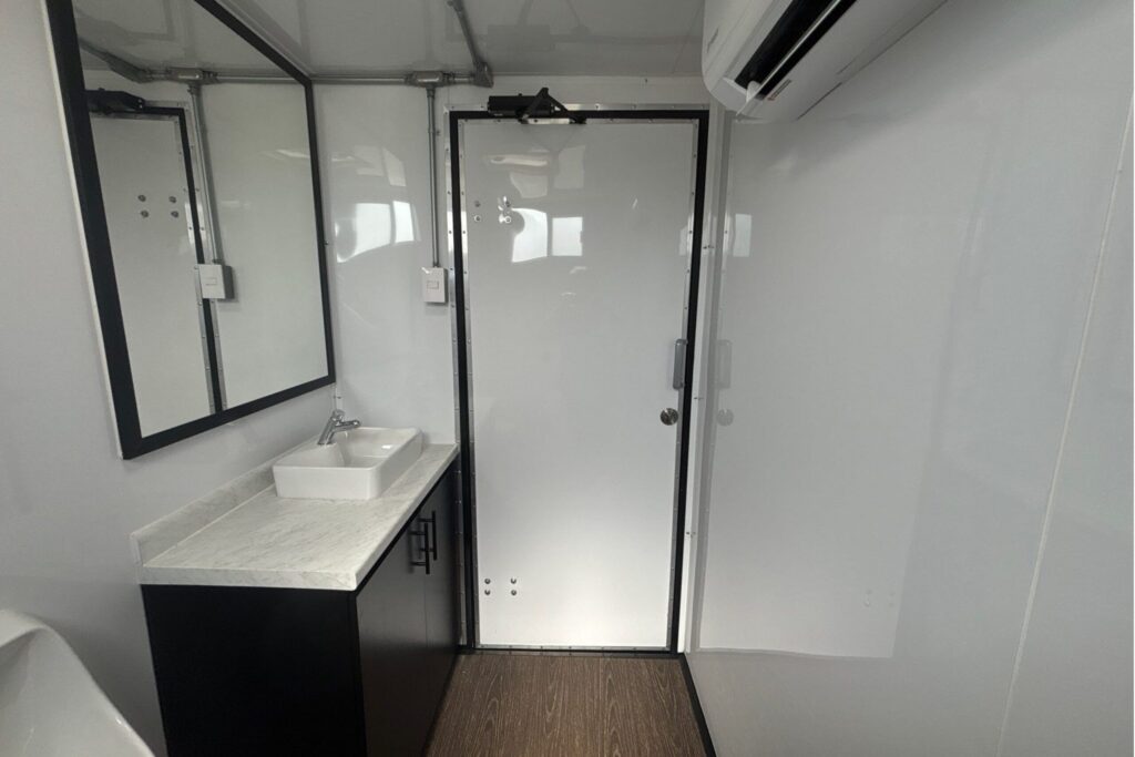 12 luxury restroom