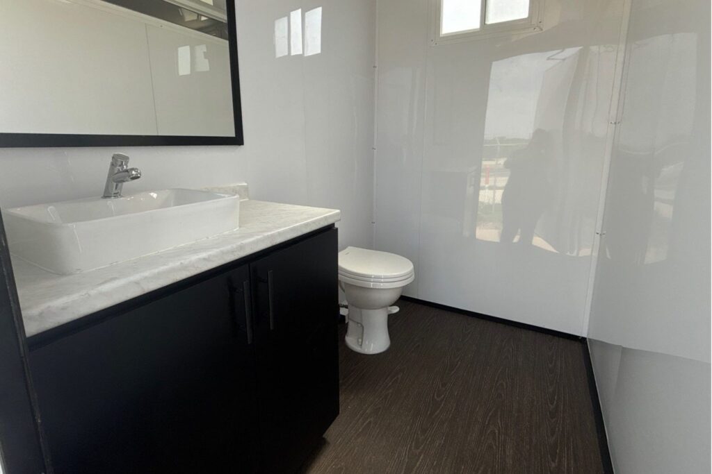 13 luxury restroom
