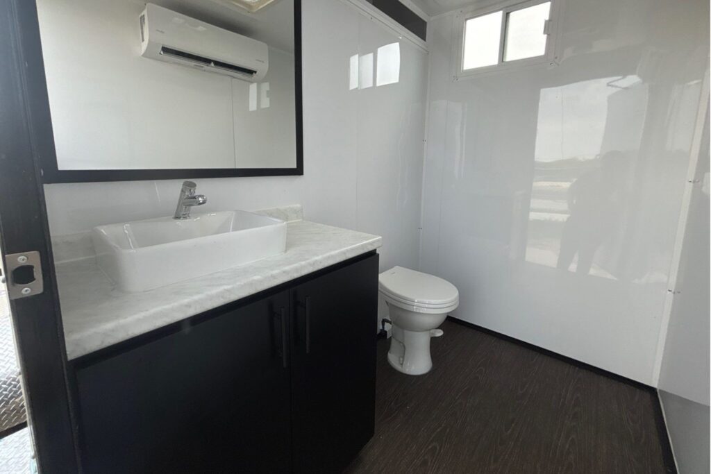 17 luxury restroom
