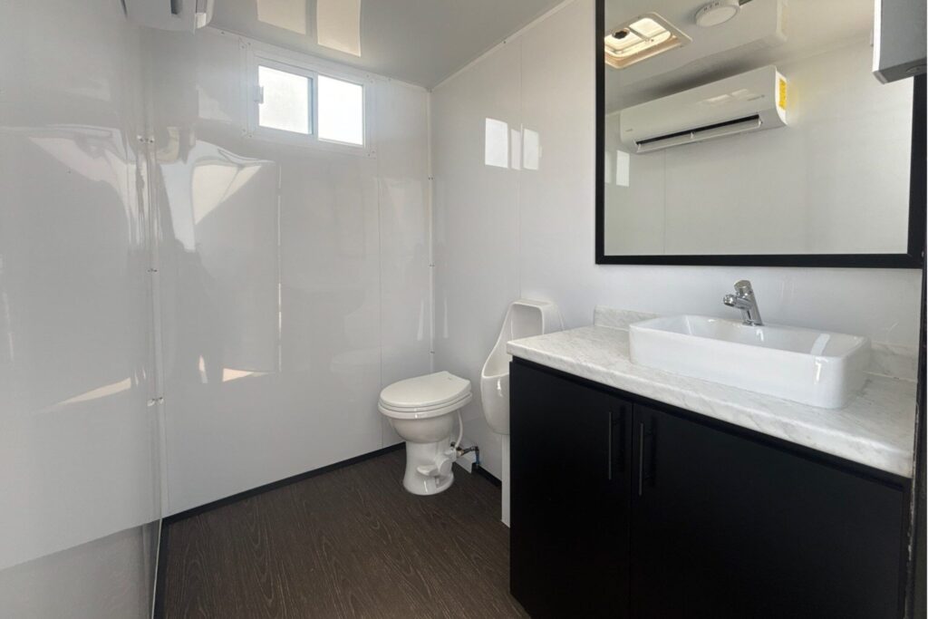 6 luxury restroom