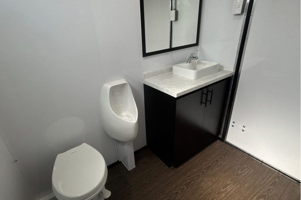 9 luxury restroom